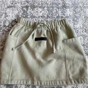 Essentials pistachio sweat skirt XS with side pockets